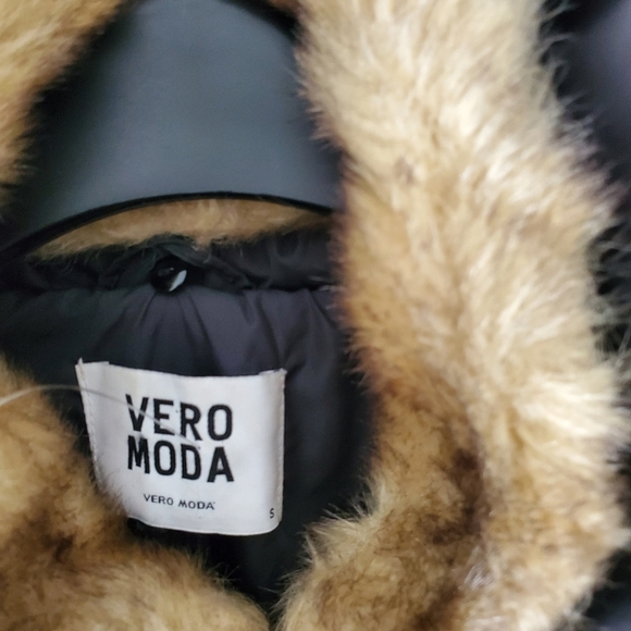 Vero Moda Women Black Puffer Coat Size Small - Picture 6 of 17